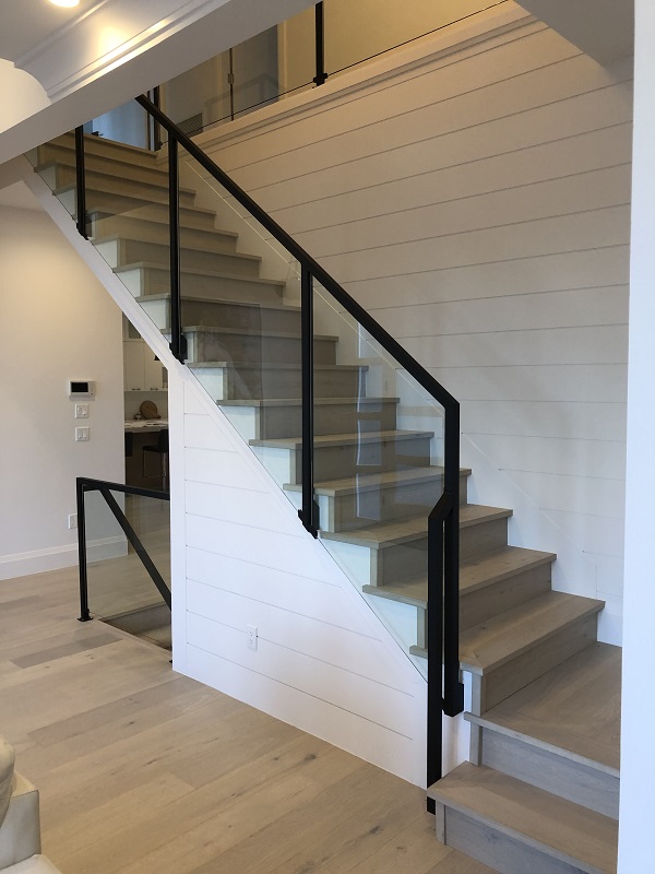 modern interior stair railings, glass, topless, flat black, richmond